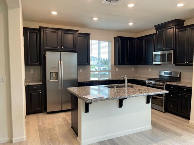 Foto del edificio - BRAND NEW LENNAR HOME, Ready For New Occup...