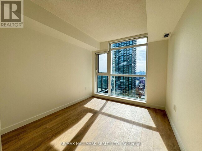 Building Photo - 38 Widmer St