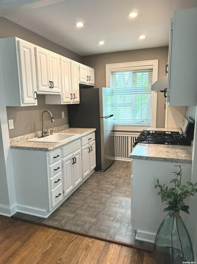 Building Photo - 49 Nathan Hale Dr