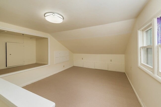 Building Photo - 3003 Nye Ln