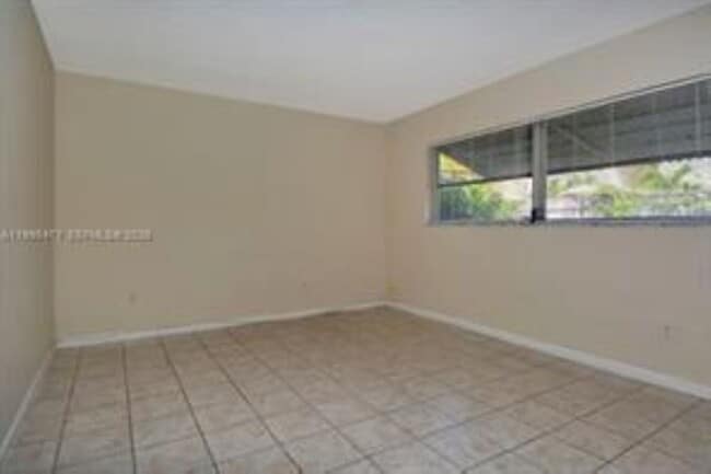 Foto del edificio - 2101 NE 68th St