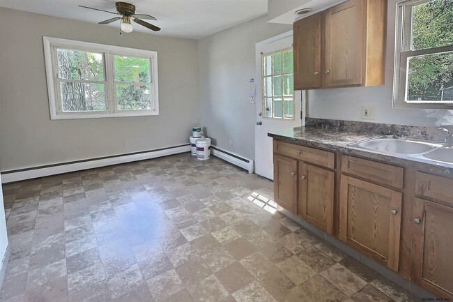 Building Photo - 318 Sand Creek Rd