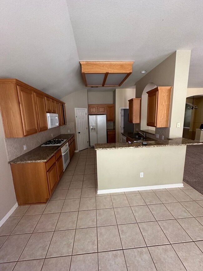 Foto del edificio - Large home in the Steiner Ranch neighborhood