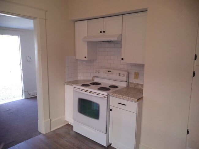 Kitchen - self cleaning stove - 1626 SW Clay St
