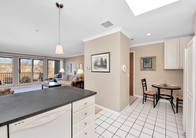 Building Photo - "Charming 2-Bed, 2-Bath Retreat in Northfield's Arbor Lane Oasis!"