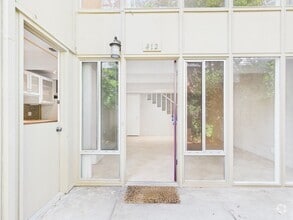 Building Photo - 451 Dela Vina Ave