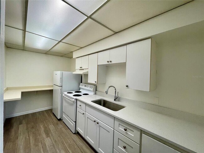 Foto del edificio - 401 1st Ave NE