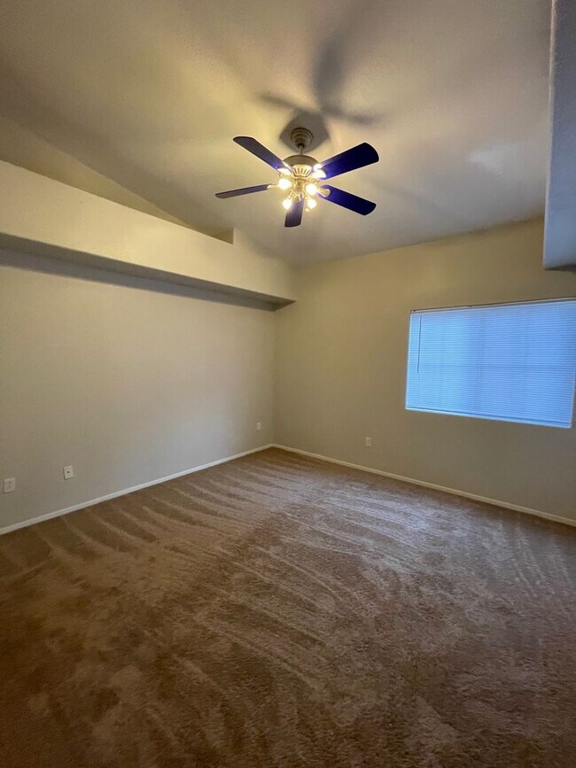 Building Photo - Summerlin Condo in gated community