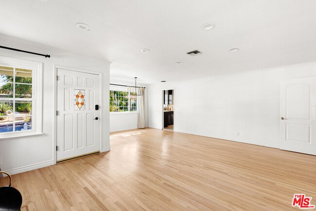 Foto del edificio - 5131 Don Pio Dr