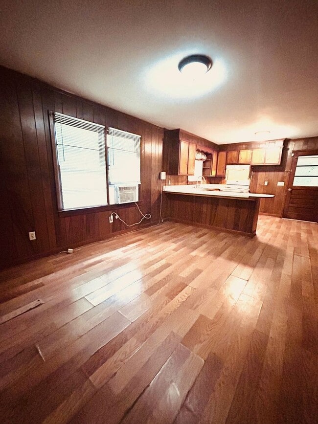 Building Photo - Charming Country Living - 3BR Brick Ranch in Round O
