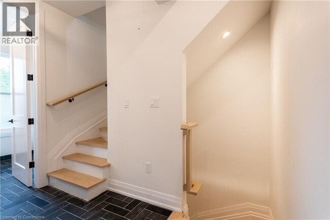 Building Photo - 37B VICTORIA Avenue