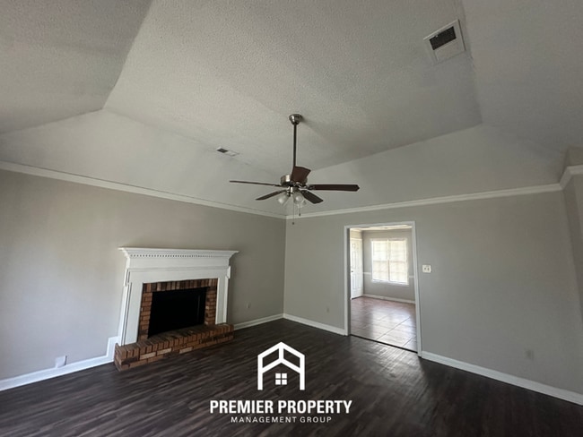 Building Photo - Quiet 3BR/2BA Cove in Bartlett Area | Vaulted Ceilings & Hardwood Floors