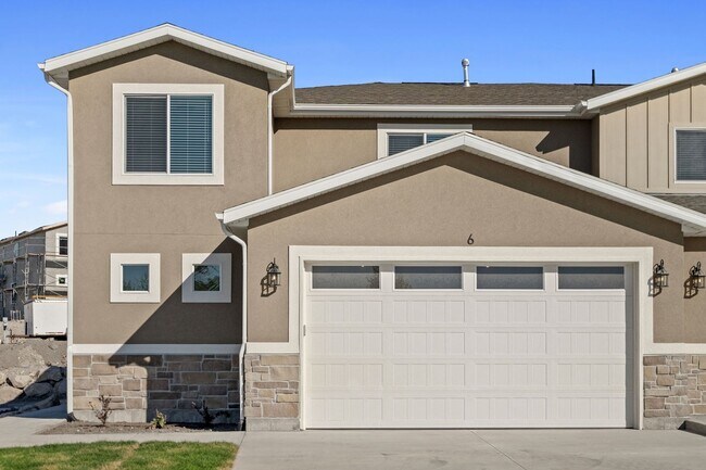 Foto del edificio - Brand New Luxury 4 Bedroom 2.5 Bath with Office & Family Room for Rent Richmond, Utah
