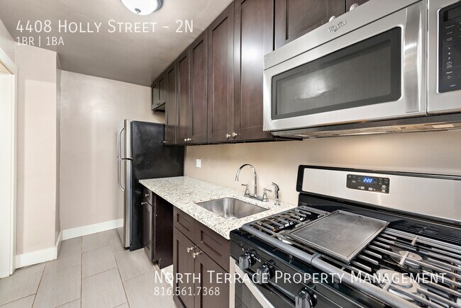 Foto del edificio - Enchanting 1BR with Private Balcony in Wes...
