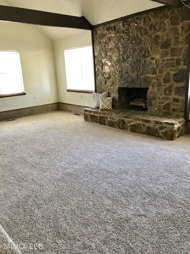 Building Photo - 2 br, 2.5 bath House - 13428 Clearbrook
