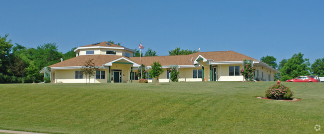 Building Photo - Hilltop Manor