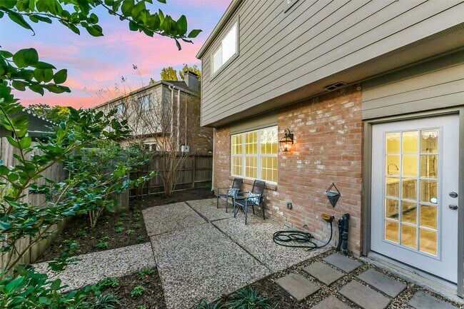 Foto del edificio - 7505 Brompton St