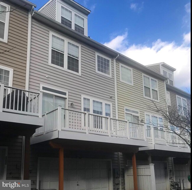 Building Photo - 528 Redland Blvd