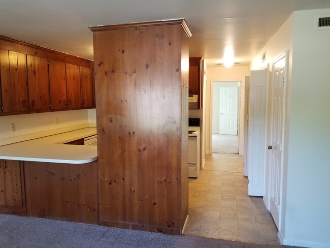 Building Photo - 2530 Cedarwood Dr