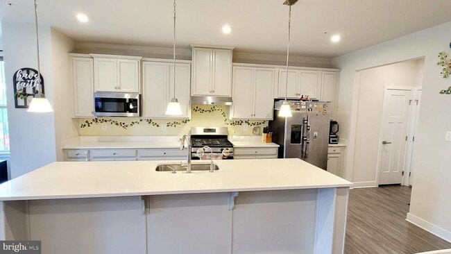 Building Photo - 8667 Shady Pines Dr