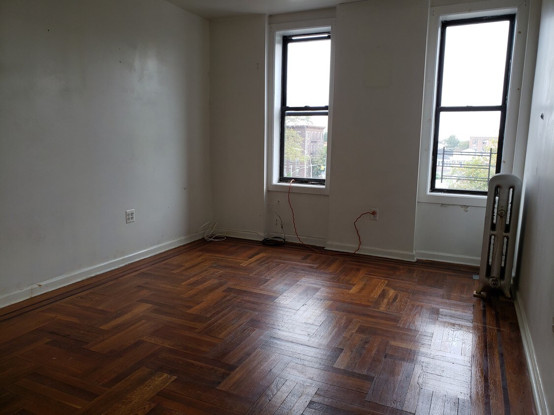 Primary Photo - 298 Avenue P