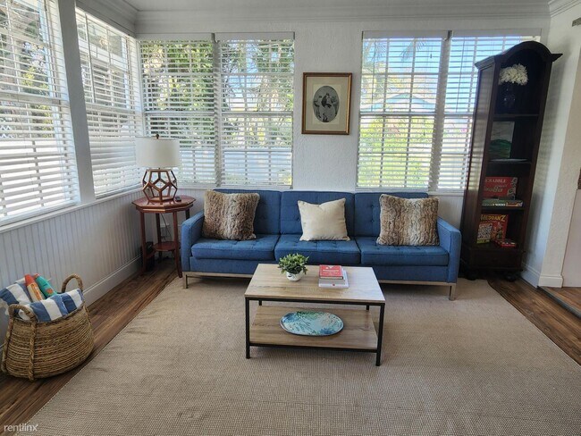 Building Photo - 3 br, 2.5 bath House - 6211 Lake Ave # 1
