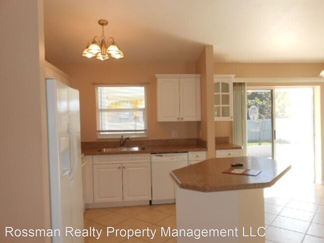 Building Photo - 3 br, 2 bath House - 2721 SW 12 Ave