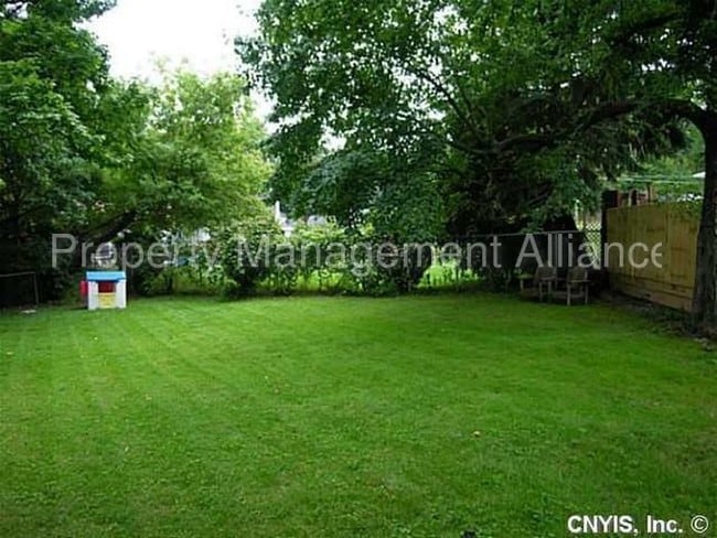 Building Photo - 105 Terraceview Rd