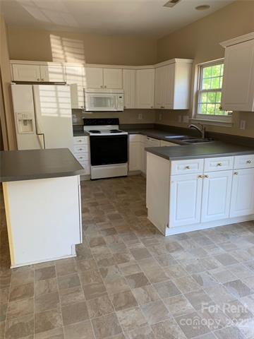 Building Photo - 103 Meadow Pond Ln