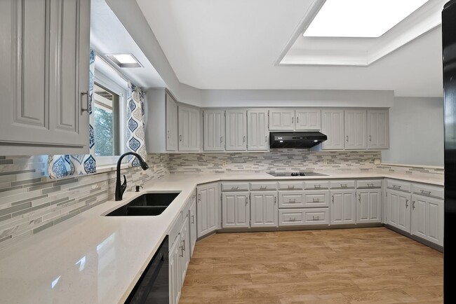 Foto del edificio - 2812 Whisperwood Trail