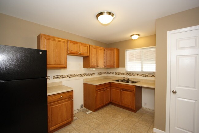 Building Photo - 9625 Glen Owen Dr