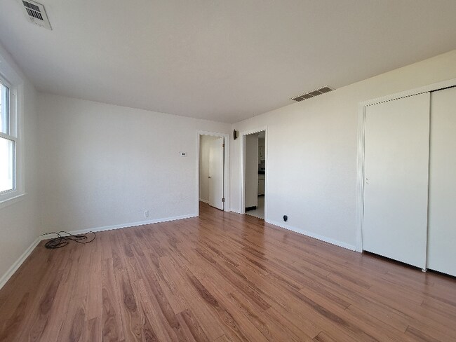 Building Photo - 5530 Elizabeth Ave