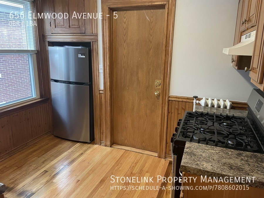 Foto principal - 656 Elmwood Ave