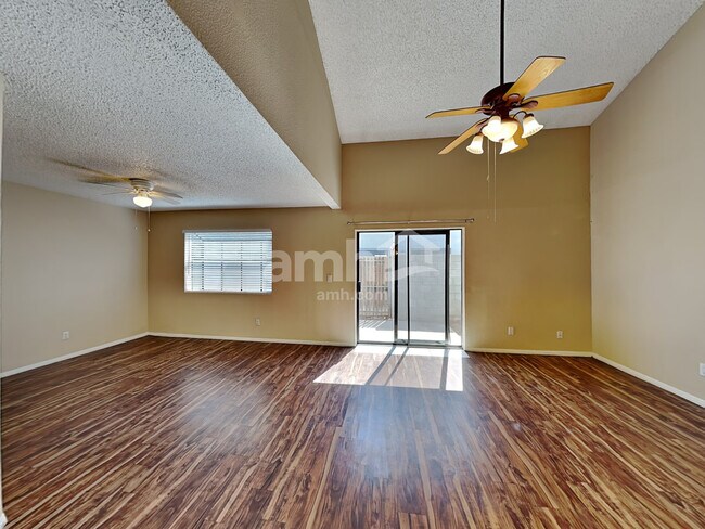 Foto del edificio - 8621 N 67th Lane