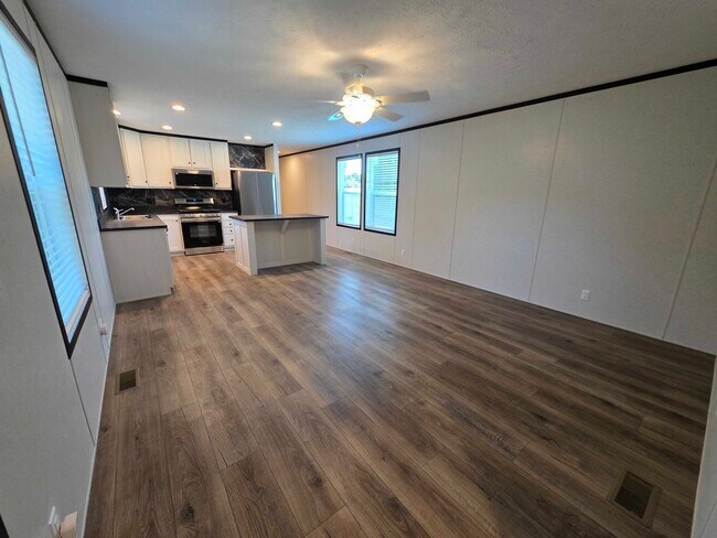 Foto del edificio - 4645 Butternut St