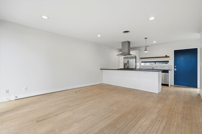 Foto del edificio - 4200 Shorecrest Ln