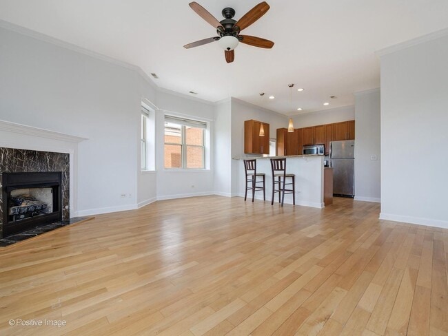 Building Photo - 6015 N Mozart St
