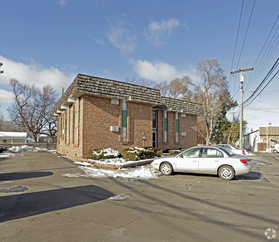 Building Photo - 637 Princeton Rd
