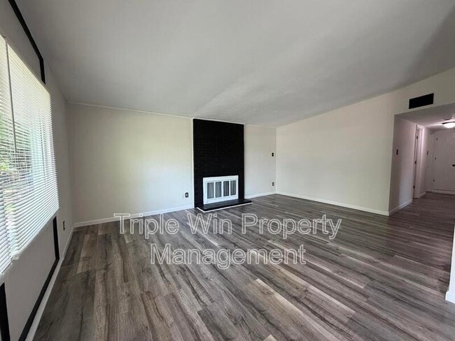 Building Photo - 765 Bobbins Ln