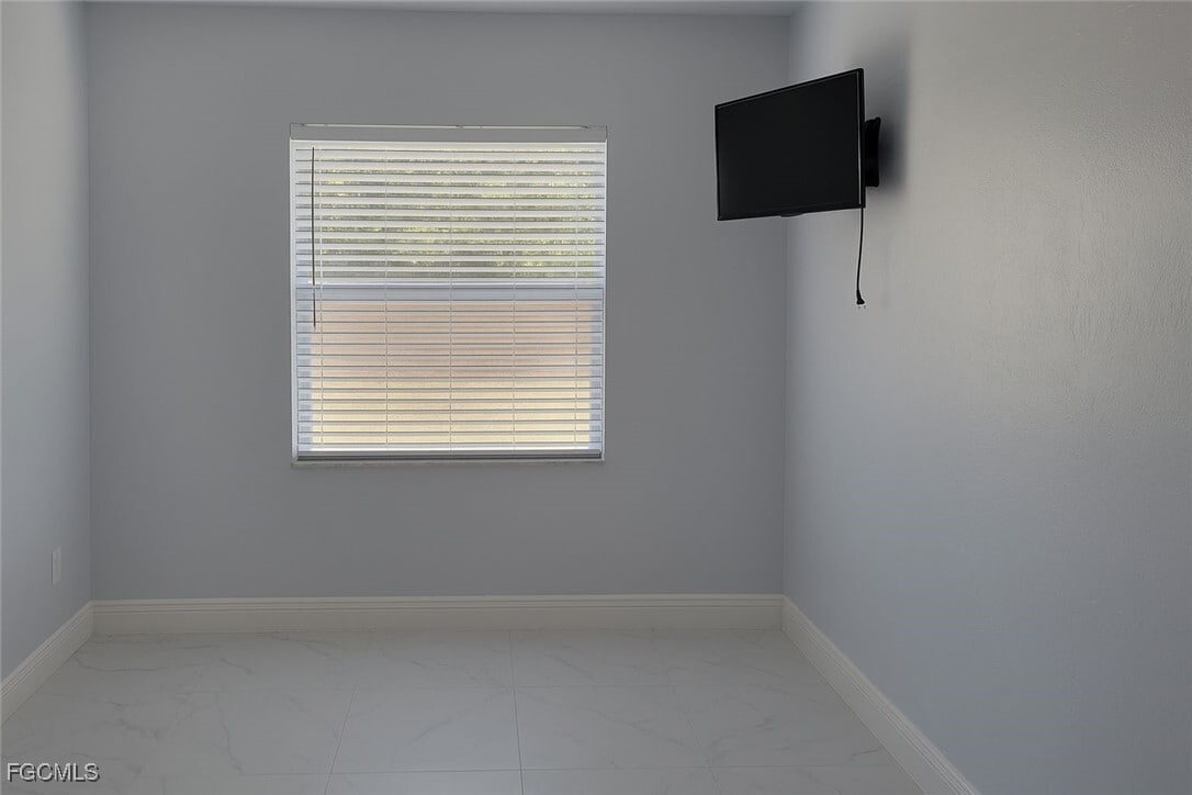 Building Photo - 818 Albert Ave