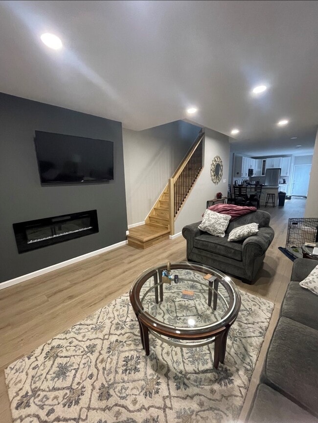 Living area/55" smart TV - 5442 Trinity St