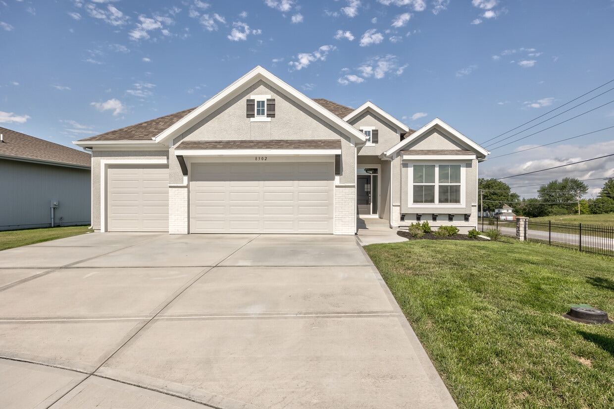 Front - 3 car garage - 8302 Pickering St