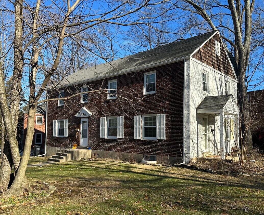 Foto del edificio - Spacious Duplex in State College School Di...