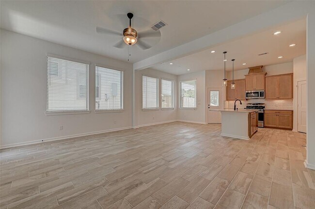 Building Photo - 584 Longleaf Pine Dr