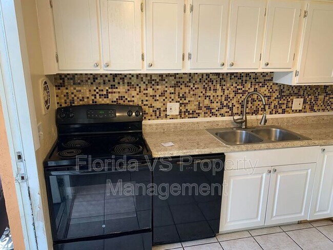 Foto del edificio - 1601 W Oak Ridge Rd