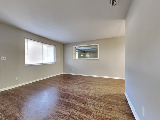 Building Photo - Charming 3 Bed Home!!