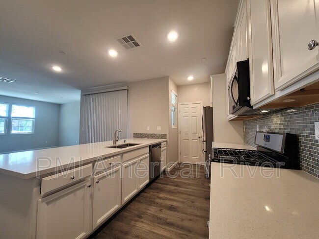Building Photo - 3238 Chelmer Way