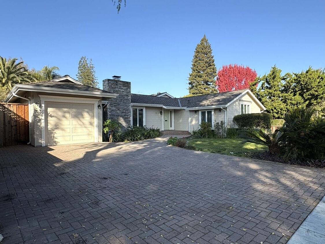 Primary Photo - Beautiful Palo Alto Home with In-Law Suite, Central AC & Heated Pool