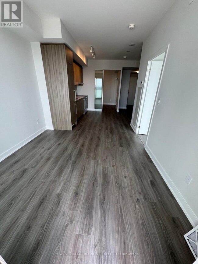 Building Photo - 430-2430 Square One Dr
