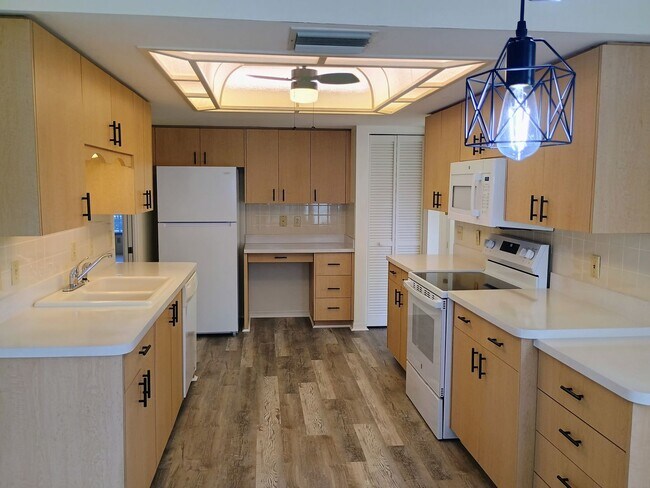 Foto del edificio - 2 bedroom 2 bathroom Large House for rent in Trinity 55 years and older community